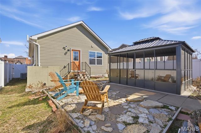 9933 Linn Avenue, St Louis, MO 63125