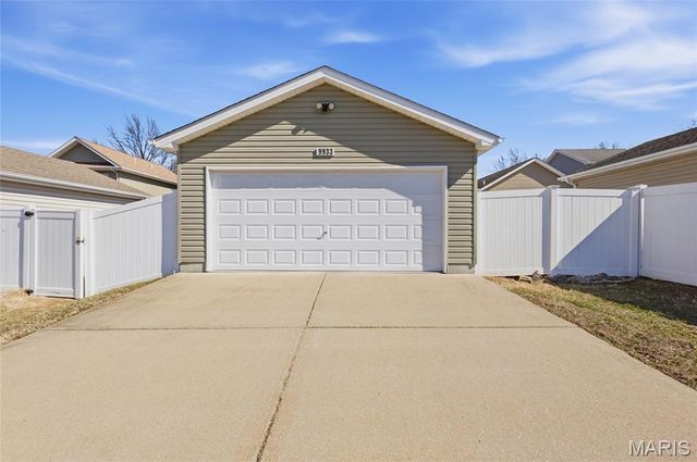 9933 Linn Avenue, St Louis, MO 63125