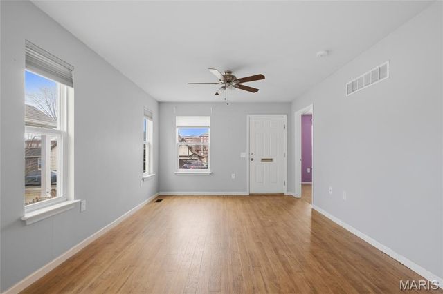 9933 Linn Avenue, St Louis, MO 63125