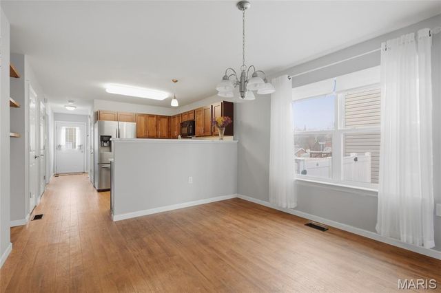 9933 Linn Avenue, St Louis, MO 63125