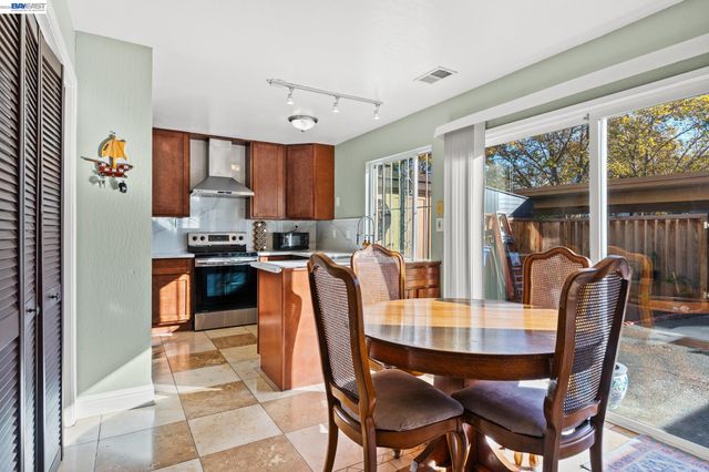 2456 Oliver Dr, Hayward, CA 94545