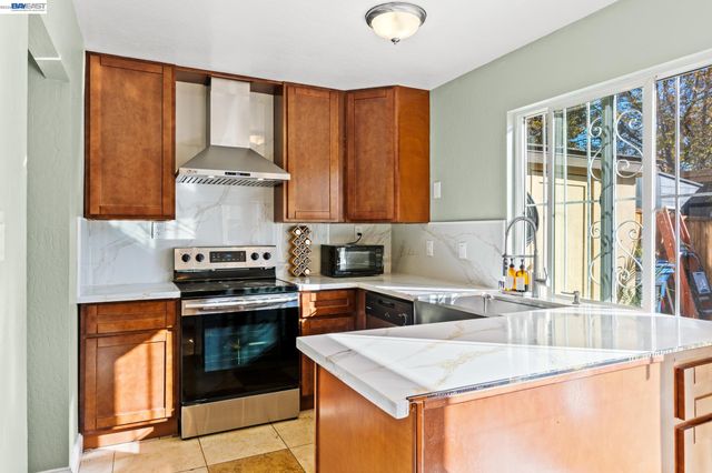 2456 Oliver Dr, Hayward, CA 94545