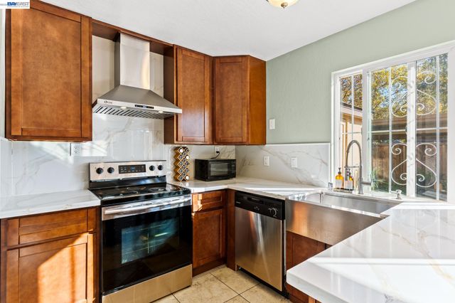 2456 Oliver Dr, Hayward, CA 94545