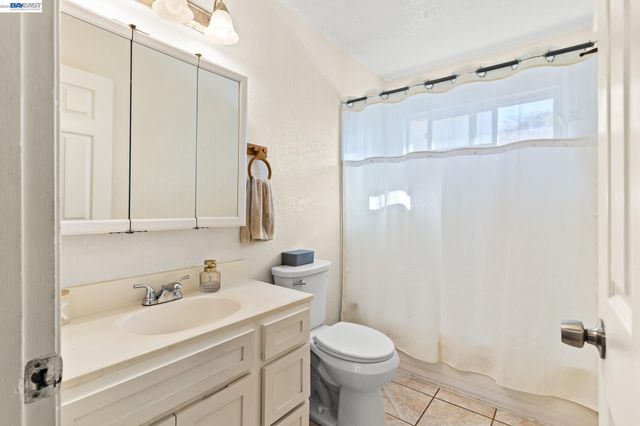 2456 Oliver Dr, Hayward, CA 94545