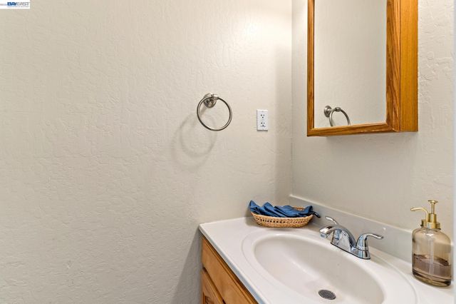 2456 Oliver Dr, Hayward, CA 94545