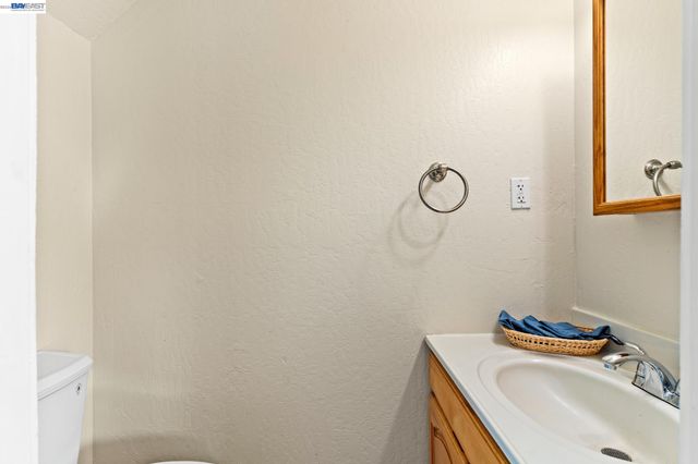 2456 Oliver Dr, Hayward, CA 94545