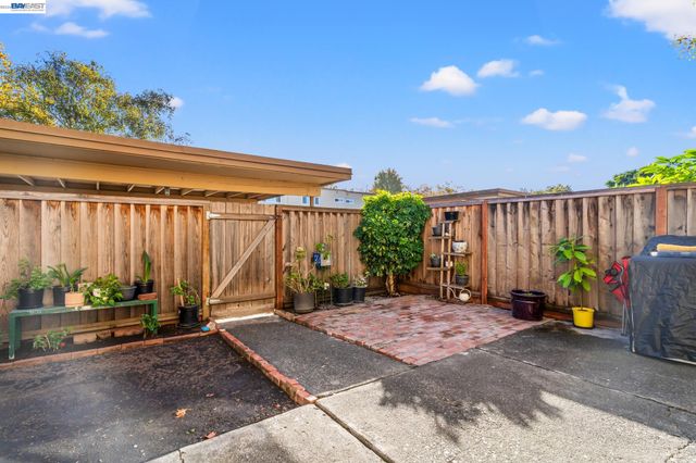 2456 Oliver Dr, Hayward, CA 94545
