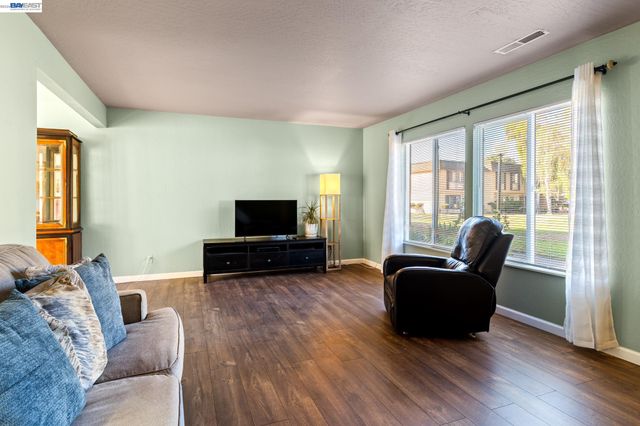 2456 Oliver Dr, Hayward, CA 94545