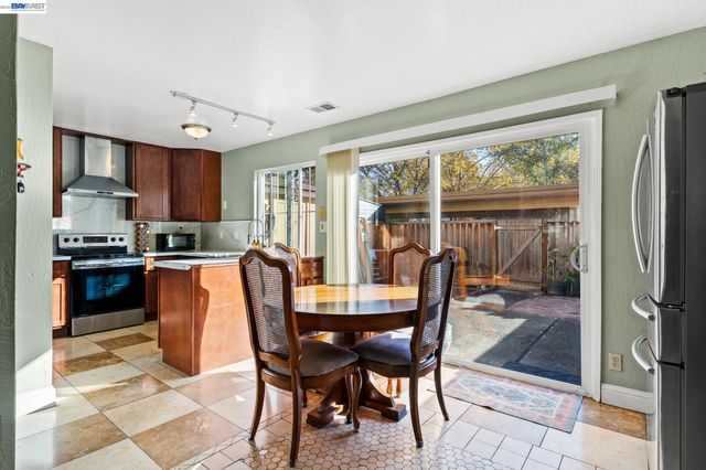 2456 Oliver Dr, Hayward, CA 94545