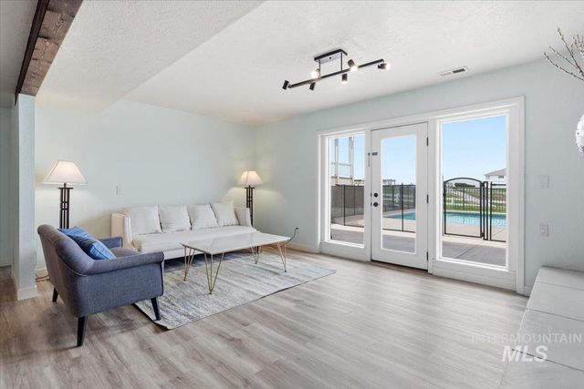 8520 Elkhorn Ln, Nampa, ID 83686