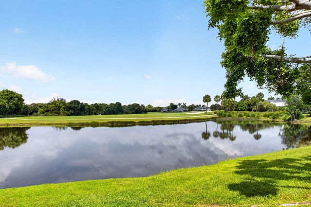 10192 Shireoaks Lane, Boca Raton, FL 33498