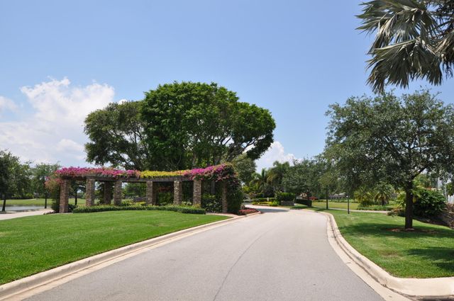 10192 Shireoaks Lane, Boca Raton, FL 33498