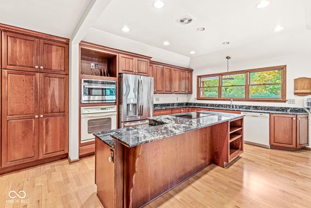 69 Highland Manor Court S, Indianapolis, IN 46228