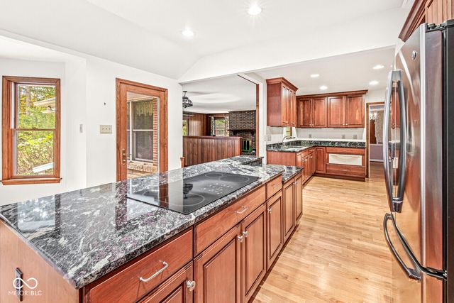 69 Highland Manor Court S, Indianapolis, IN 46228