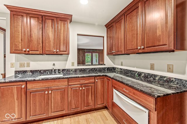 69 Highland Manor Court S, Indianapolis, IN 46228