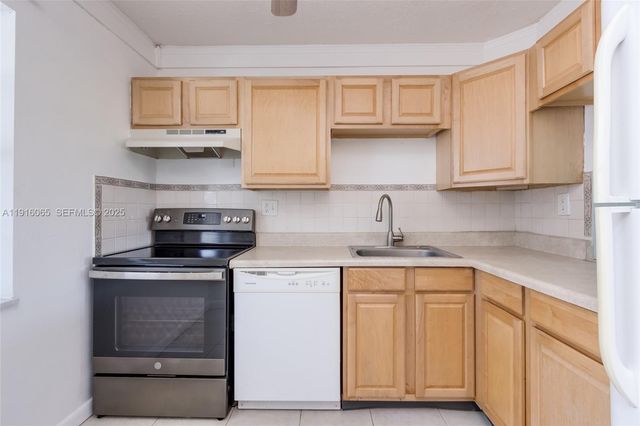 7887 Golf Cir Dr 106, Margate, FL 33063