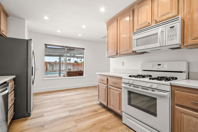 912 N Cam Condor, Palm Springs, CA 92262