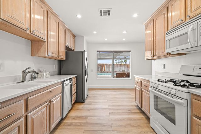 912 N Cam Condor, Palm Springs, CA 92262