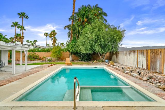 912 N Cam Condor, Palm Springs, CA 92262