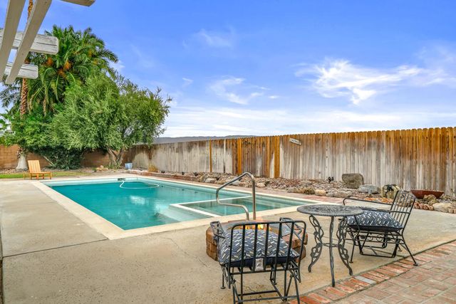 912 N Cam Condor, Palm Springs, CA 92262