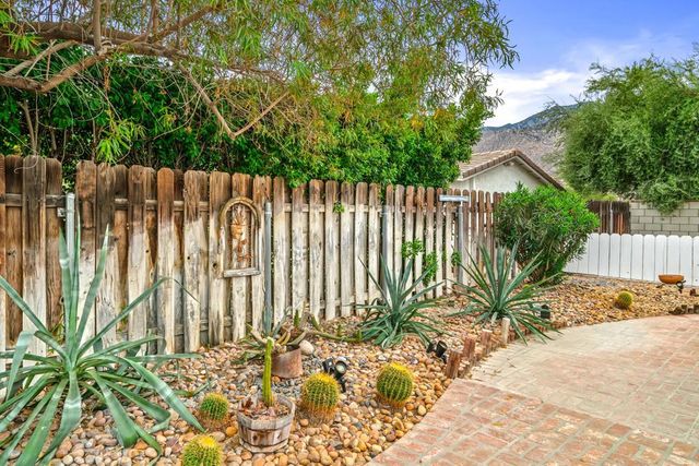 912 N Cam Condor, Palm Springs, CA 92262