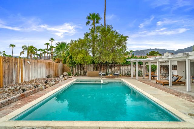 912 N Cam Condor, Palm Springs, CA 92262