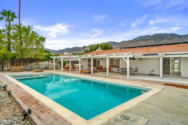 912 N Cam Condor, Palm Springs, CA 92262