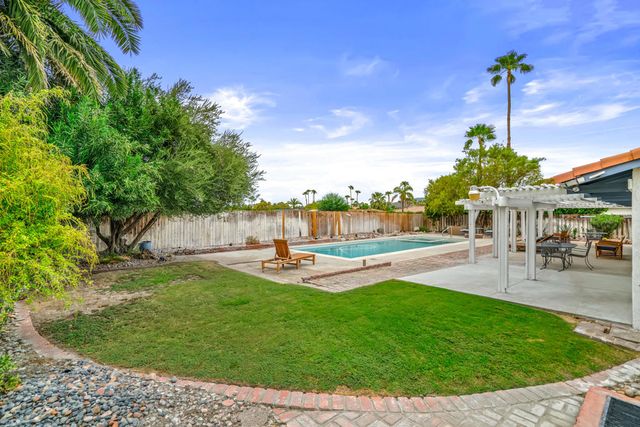 912 N Cam Condor, Palm Springs, CA 92262
