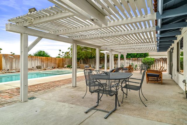 912 N Cam Condor, Palm Springs, CA 92262