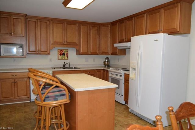 652 Country Lane, Pelham, NC 27311