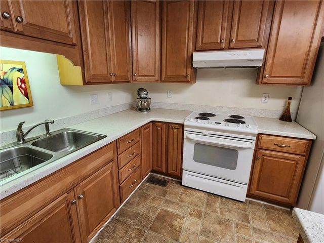 652 Country Lane, Pelham, NC 27311