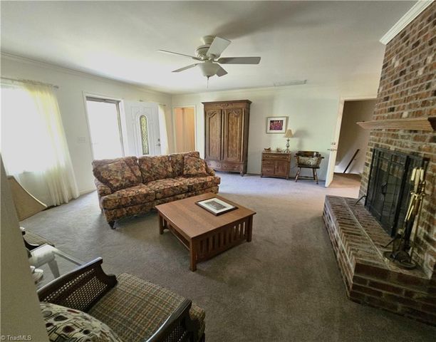652 Country Lane, Pelham, NC 27311