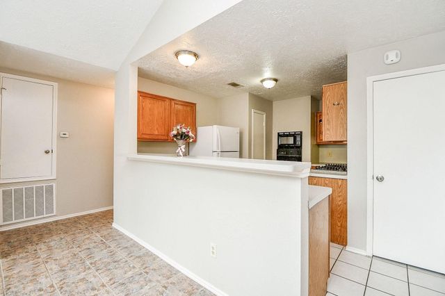 2018 Creek Valley Lane, Sugar Land, TX 77478