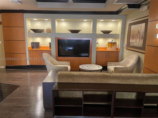 3001 NE 185th St 612, Aventura, FL 33180