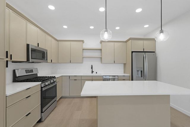 4015 Cedar Heights Drive 11, Cedar Falls, IA 50613