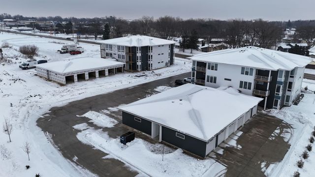 4015 Cedar Heights Drive 11, Cedar Falls, IA 50613