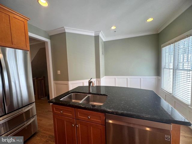 1322 N DANVILLE ST, Arlington, VA 22201