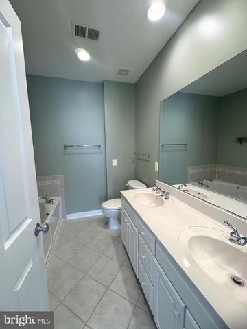 1322 N DANVILLE ST, Arlington, VA 22201