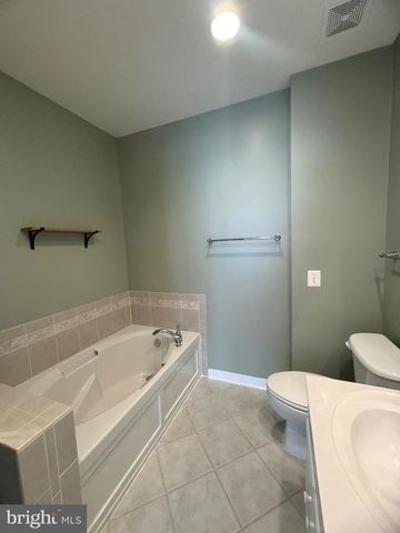 1322 N DANVILLE ST, Arlington, VA 22201