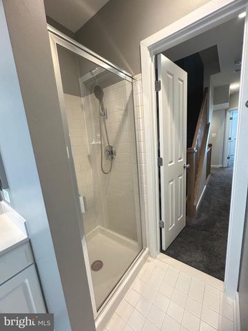 1322 N DANVILLE ST, Arlington, VA 22201