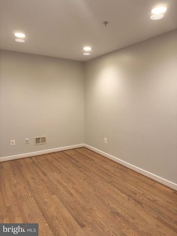 1322 N DANVILLE ST, Arlington, VA 22201