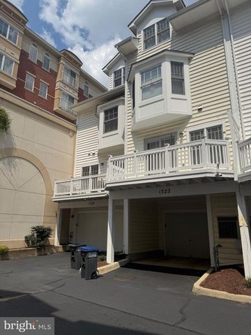 1322 N DANVILLE ST, Arlington, VA 22201