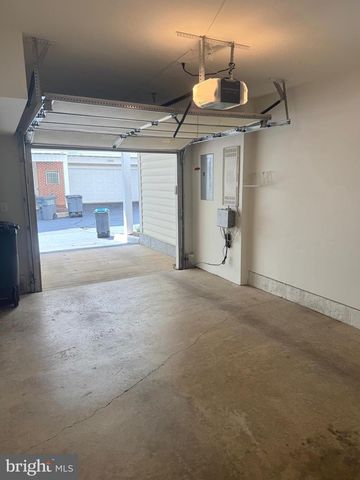 1322 N DANVILLE ST, Arlington, VA 22201