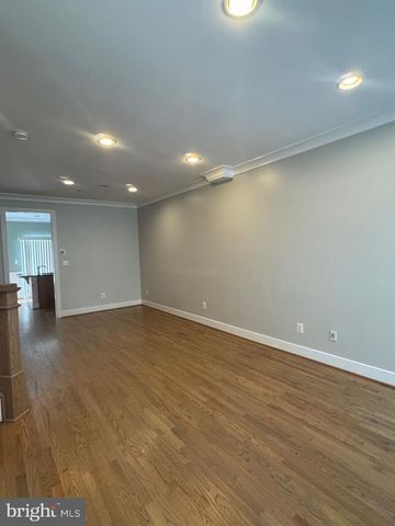 1322 N DANVILLE ST, Arlington, VA 22201
