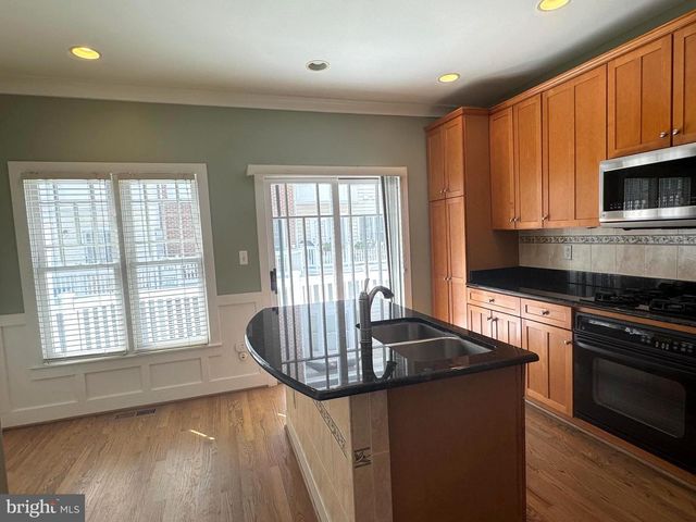 1322 N DANVILLE ST, Arlington, VA 22201