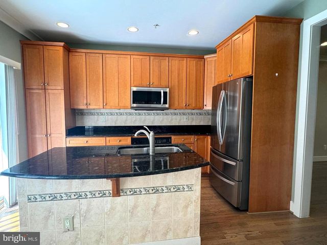 1322 N DANVILLE ST, Arlington, VA 22201