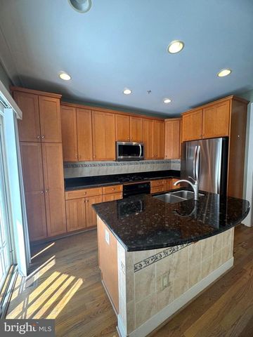 1322 N DANVILLE ST, Arlington, VA 22201
