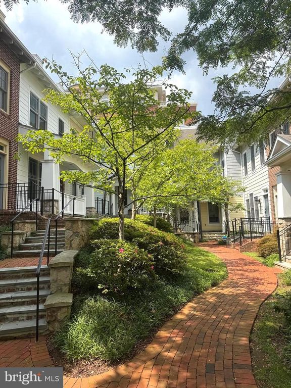 1322 N DANVILLE ST, Arlington, VA 22201