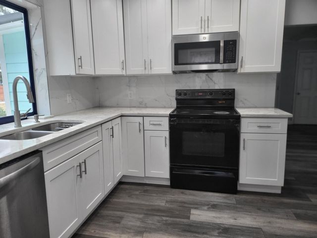 520 Tumblin Kling Road, Fort Pierce, FL 34982