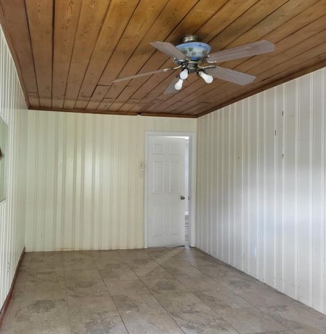 520 Tumblin Kling Road, Fort Pierce, FL 34982